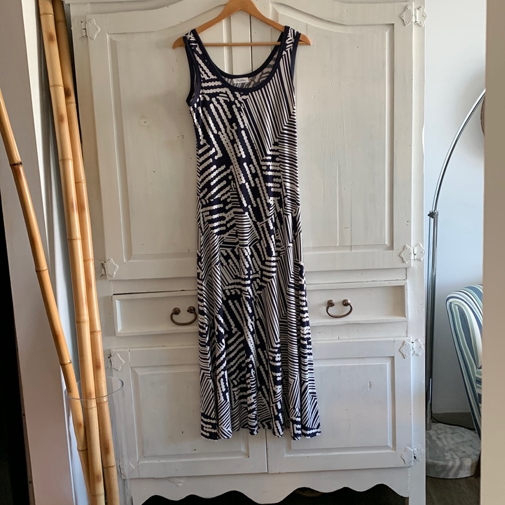 Ladies dress Maxi, size 6, by Calvin Klein, in very good condition.